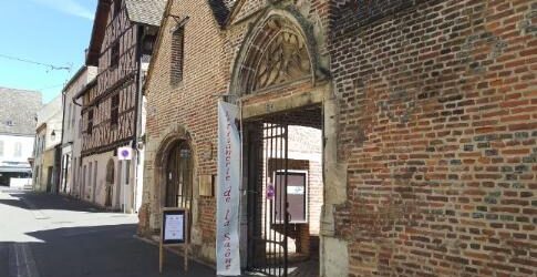 L'artisanerie de la Saône est située dans la maison Bossuet à Seurre